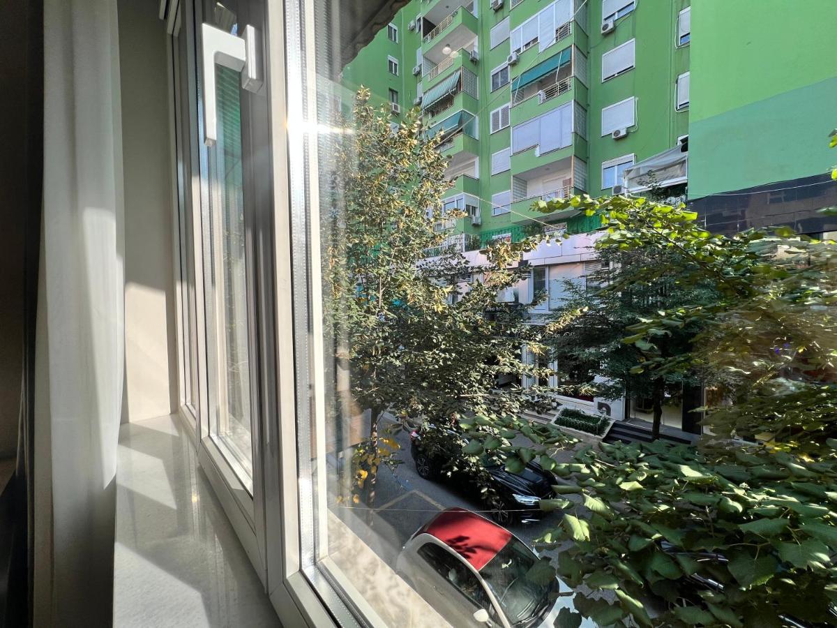 Enzo Rooms & Apartment Blloku Тирана Экстерьер фото
