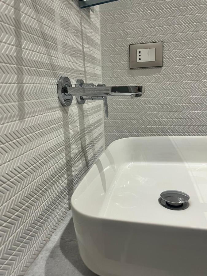 Enzo Rooms & Apartment Blloku Тирана Экстерьер фото