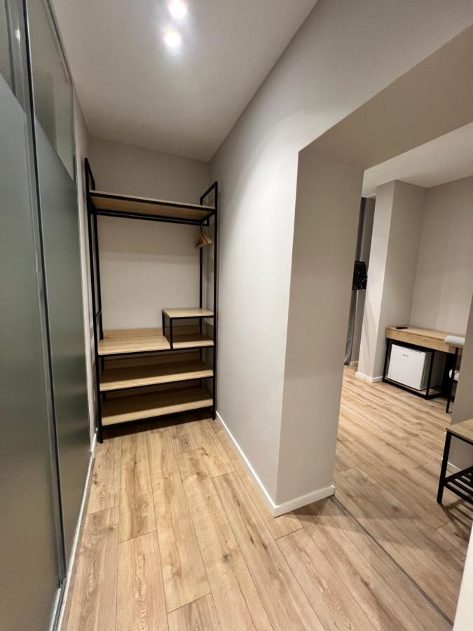 Enzo Rooms & Apartment Blloku Тирана Экстерьер фото