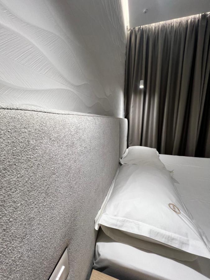 Enzo Rooms & Apartment Blloku Тирана Экстерьер фото