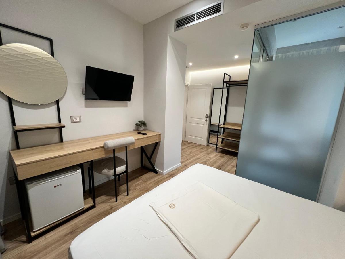 Enzo Rooms & Apartment Blloku Тирана Экстерьер фото