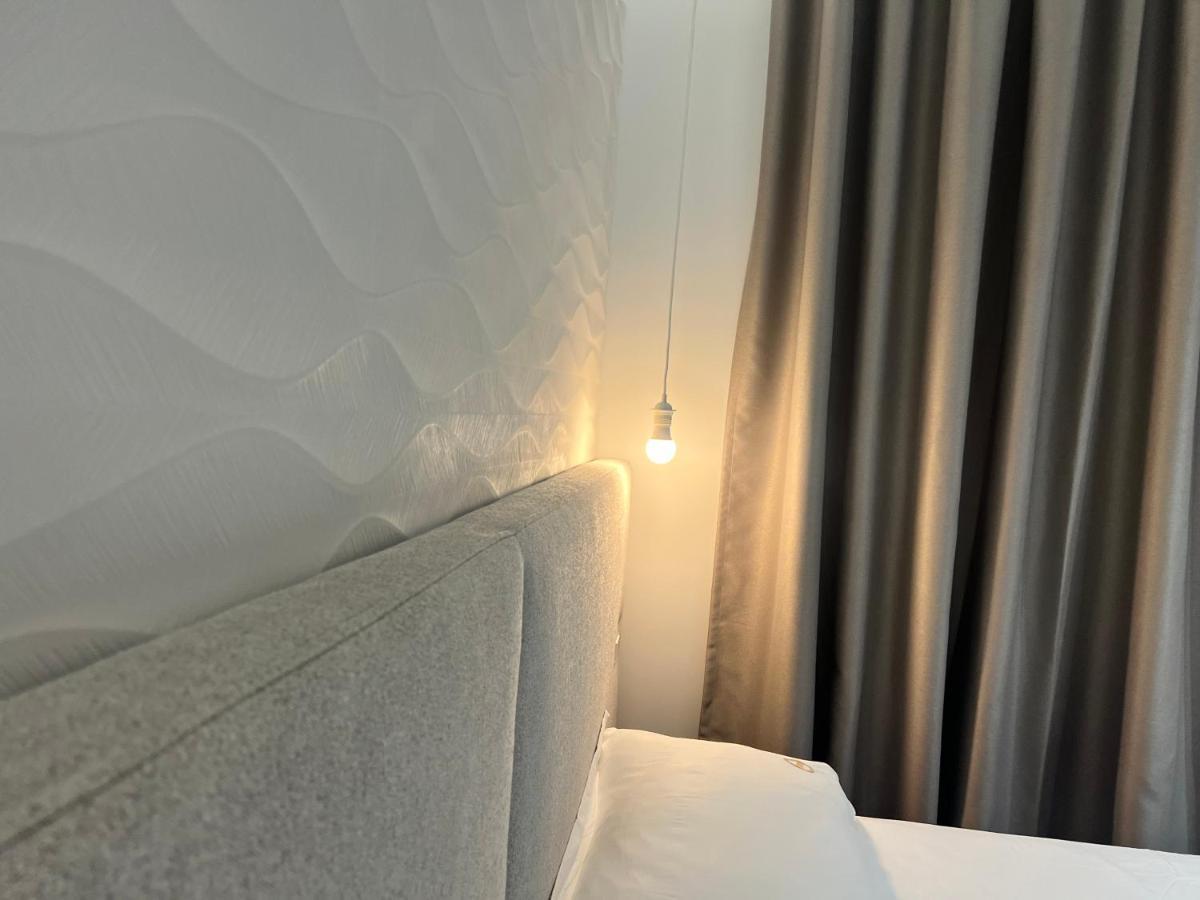 Enzo Rooms & Apartment Blloku Тирана Экстерьер фото