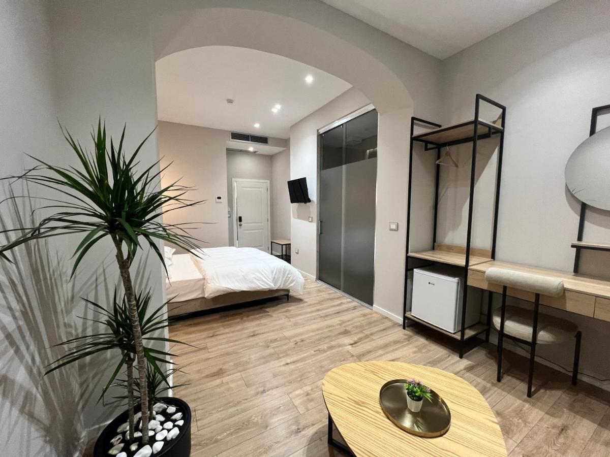 Enzo Rooms & Apartment Blloku Тирана Экстерьер фото