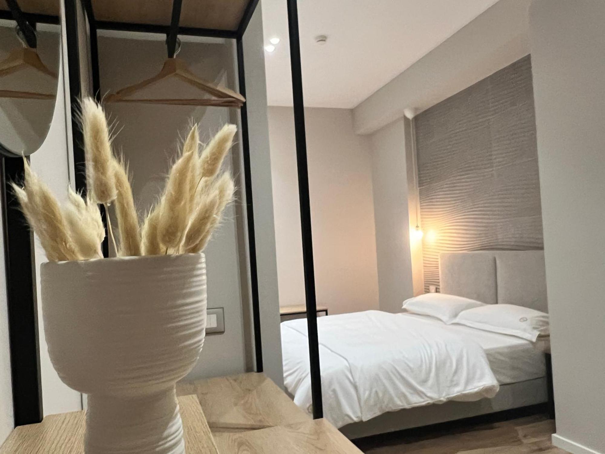 Enzo Rooms & Apartment Blloku Тирана Экстерьер фото